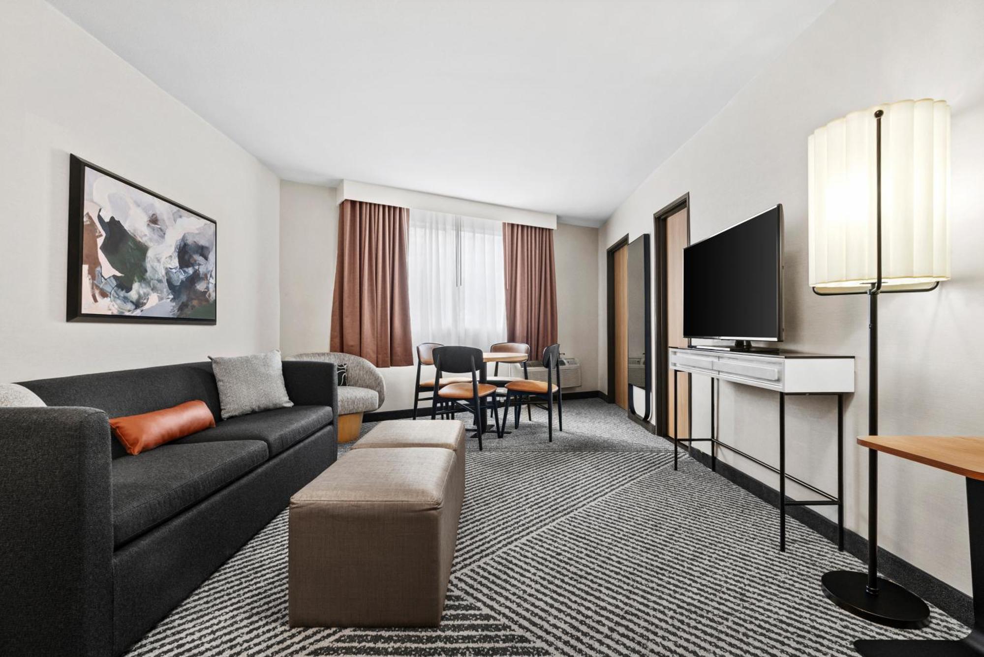 Royal Palace Westwood Hotel 3*